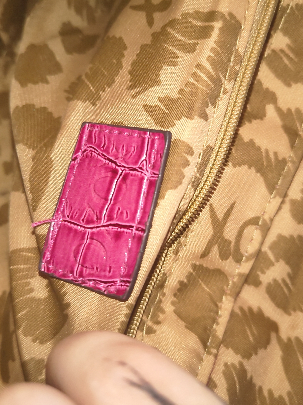 XOXO Pink Logo Shoulder Bag with Gold Hardware - Picture 7 of 7